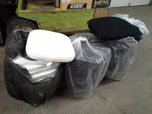 lot 113 image: Lot of (Approximately 39) 17x16in. WhiteBlack Banquet Chair Seat Cushions
