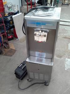 lot 101 image: Taylor Softech Soft Serve Ice Cream Rolling Cart 321-27, Accessories