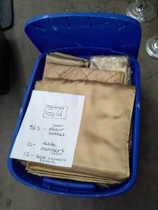 lot 355 image: Lot of (587) Champagne Gold Chair Sashes and Table Runners