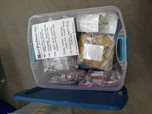 lot 381 image: Lot of (1265) Napkin RingsSash Clips - SilverChampagneGoldRhinestone