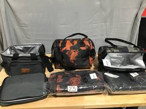 lot 23 image: Lot of 6 Zippered, Insulated Lunch BagsTotes- New- 3 Colors