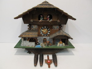 lot 23 image: Vintage CUENDET Cuckoo Clock