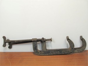 lot 25 image: HUGE Antique Cincinnati Tool Company Iron Clamps