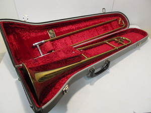 lot 29 image: Vintage REYNOLDS Medalist Trombone