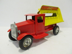 lot 33 image: Metal Gear-Box Metalcraft Coca Cola Toy Truck