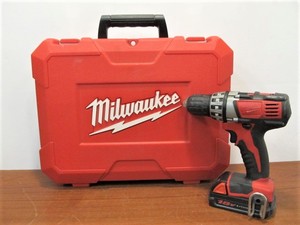 lot 60 image: Like New Working MILWAUKEE 12 Drill Driver wCase