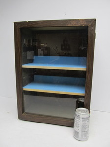 lot 67 image: 2 Vintage Display Cases