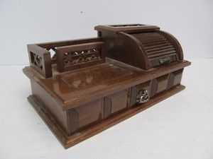 lot 89 image: Vintage Wooden Rolltop Desk Organizer
