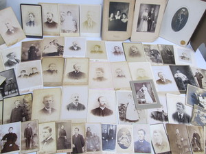 lot 92 image: Large Lot of Antique Cabinet Cards Photographs etc