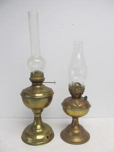 lot 98 image: 2 Vintage Brass Oil Lamps