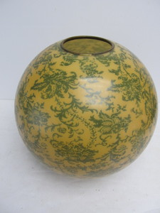 lot 101 image: Antique Round Glass Lamp Globe