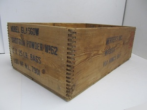 lot 72 image: Large Vintage HERTERS Shotgun Powder Dovetailed Wood Advertising Crate