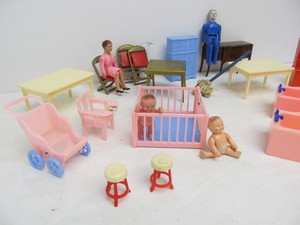 lot 79 image: Group of Vintage ToyDoll Furniture & Figures