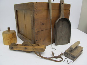 lot 81 image: Antique Primitive Wooden Items