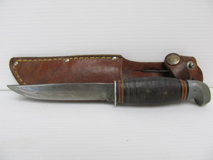 lot 129 image: Vintage PAL Model RH-24 Hunting Knive wSheath
