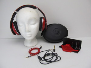 lot 132 image: Beats By Dre Studio Headphones wCase - Red