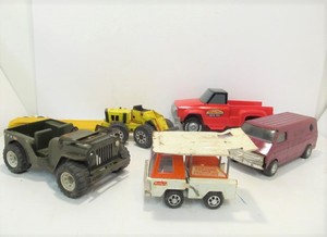 lot 173 image: Group of Vintage Toy Vehicles - Tonka etc