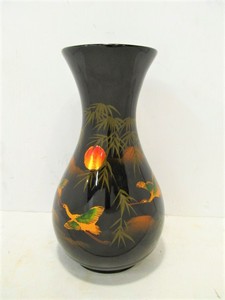 lot 175 image: Vintage Black Lacquer Vase w Gold Foil Flying Cranes