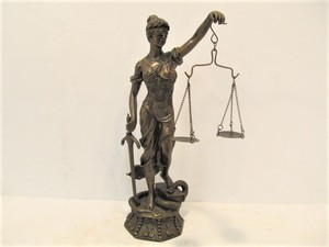 lot 87 image: Nicely Detailed Vintage Style SCALES OF JUSTICE Figural Statue