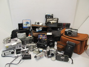 lot 181 image: LARGE Lot of Assorted Cameras