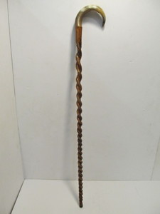 lot 186 image: Vintage Twisted Bulls Organ Walking Stick wHorn Handle