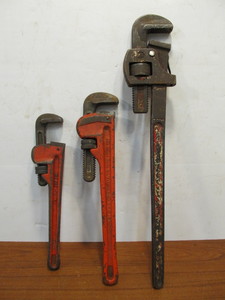 lot 216 image: 3 Heavy Duty Pipe Wrenches