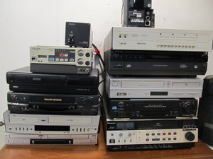 lot 112 image: Large Lot of Vintage & Newer VCRs AV Equipment etc
