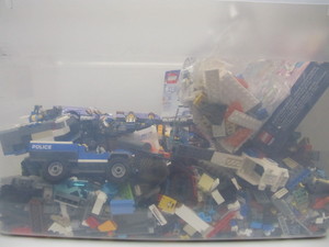 lot 115 image: Large Lot of LEGOS - 20 lbs