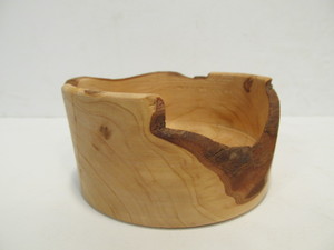 lot 199 image: Artist Signed Turned Wood Bowls & Jar