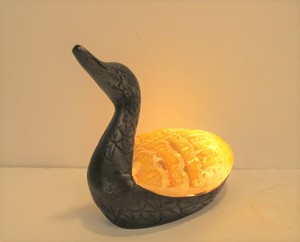 lot 234 image: Working Heavy Cast Metal Duck Lamp wGlass Shade