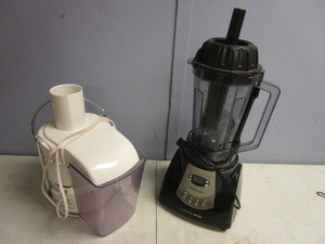 lot 123 image: JACK LALANNE POWER JUICER AND HEALTH MASTER BLENDER