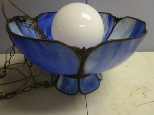lot 125 image: DECORATIVE HANGING LIGHT