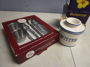 lot 126 image: EIGHT-PIECE STAINLESS STEEL SEAFOOD SET, BUTTERCUP BUTTER DISH