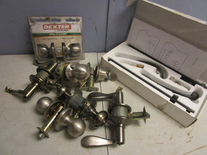 lot 132 image: DOOR KNOBS, LOCKS, HANDLE