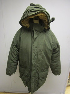 lot 151 image: CABELAS PREMIER NORTHERN GOOSE DOWN COAT, LTALL