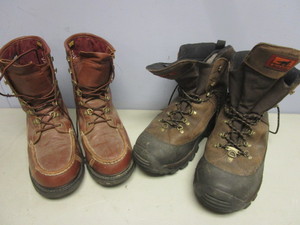lot 162 image: VIBRAM LEATHER BOOTS, SIZE 12