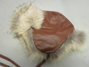 lot 163 image: CABELAS LEATHER TRAPPER HAT WITH COYOTE FUR