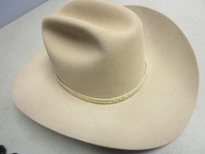 lot 164 image: STETSON EL DIEZ COWBOY HAT, SIZE 7 14, LEATHER GLOVES