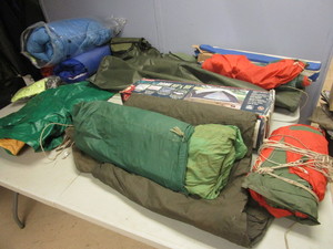 lot 166 image: COLEMAN DELUXE DOME 10X10 TENT, SLEEPING BAGS, CAMPING SUPPLIES