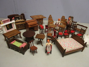 lot 175 image: VINTAGE DOLLHOUSE WOOD FURNITURE, DOLLS