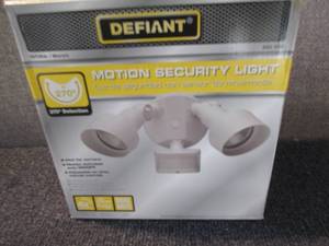 Defiant 270-Degree White Motion Out...