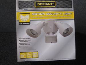 Defiant 270-Degree White Motion Out...