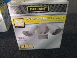 Defiant 270-Degree White Motion Out...