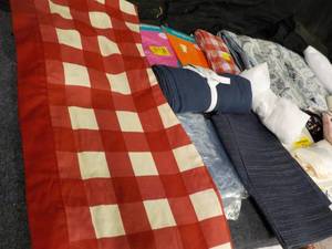 lot 27 image: Tablecloths, Runners, Curtains, Mat...