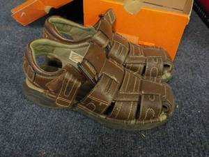 lot 35 image: Air Cringe Size Womens 7 Sandals...