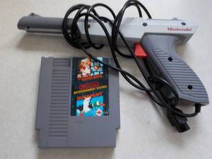 lot 5 image: Nintendo Gun and Mario Bros Duck Hu...