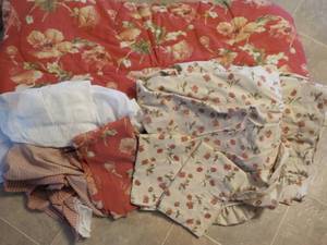 lot 75 image: Queen comforter, Sheets, Shams and ...