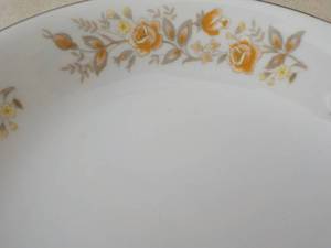 lot 80 image: 12 Places Setting Carlon Rosealyn D...