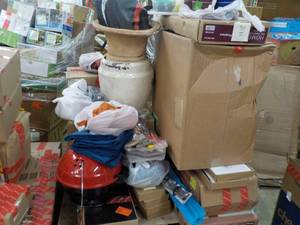 lot 110 image: Pallet of unclaimed Merchandise ev...