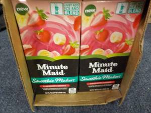 lot 152 image: Case of 8 - 32 oz  Minute Maid Smoo...